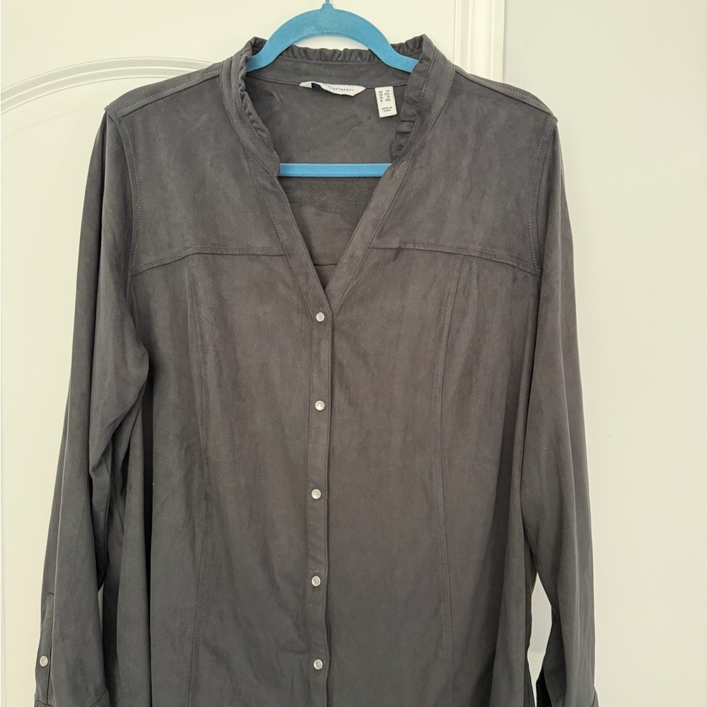Canyon Retreat Women’s Gray Button-Up Top